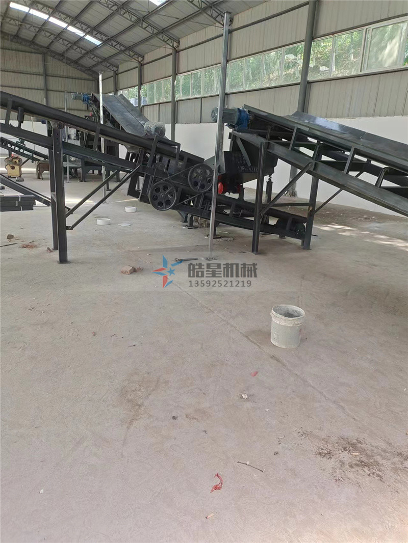 金屬破碎機行業(yè)的發(fā)展還需要不斷深化技術推廣設備應用